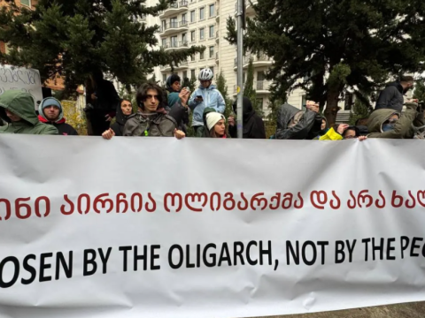 У Грузії - акція проти першого засідання парламенту, багато поліції та водометів