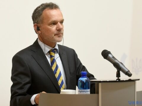 Глава МЗС Нідерландів: Зарано спекулювати на темі щодо миротворчої місії в Україні