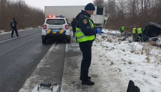 Постраждалі у ДТП біля Львова перебувають у лікарні у тяжкому стані