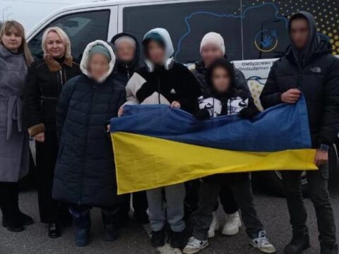Ще п’ятеро дітей разом з родинами повернулися в Україну