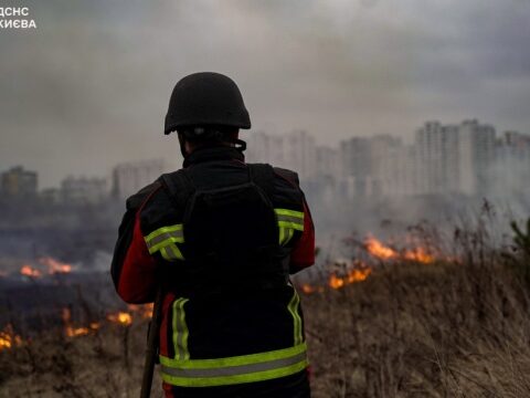 Атака дронів: КМВА не підтверджує ураження шрапнеллю після падіння уламків у Києві