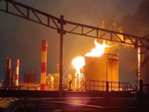 У Росії заявили про атаку дронів у 11 регіонах, є влучання в Рязанський НПЗ