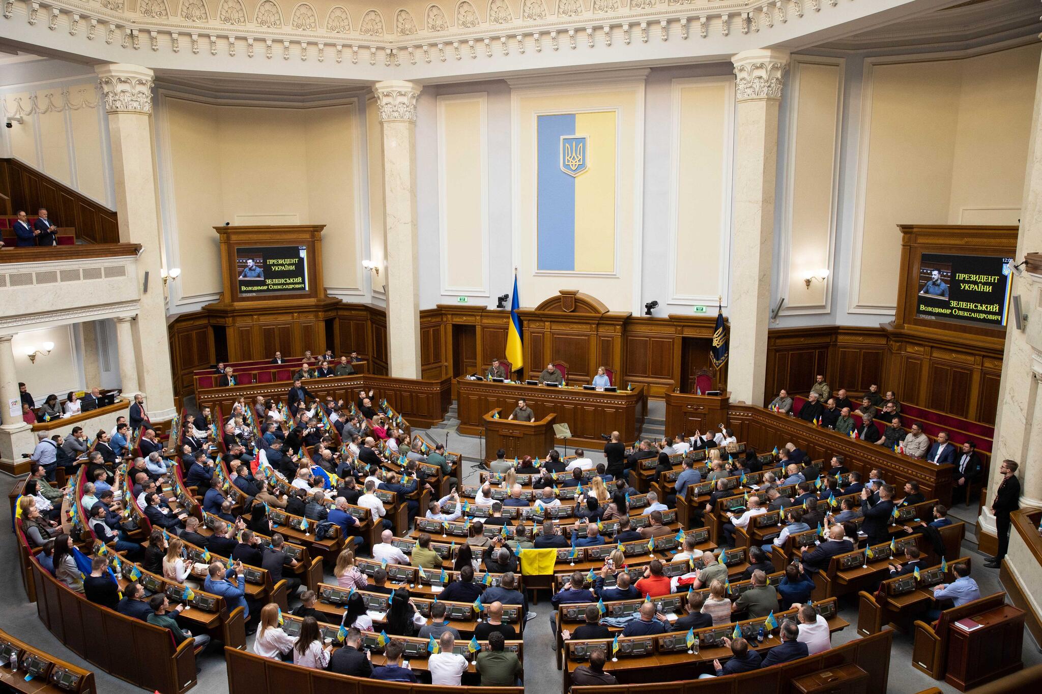 В Україні ухвалили законопроєкт із правкою про зарплати в міністерствах: про що йдеться насправді