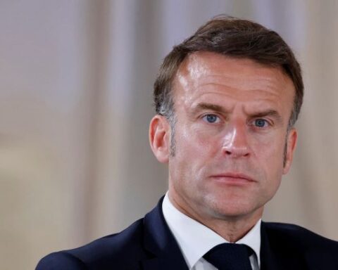 "РФ ігнорує пропозиції про мир". Макрон жорстко відреагував на обстріли України