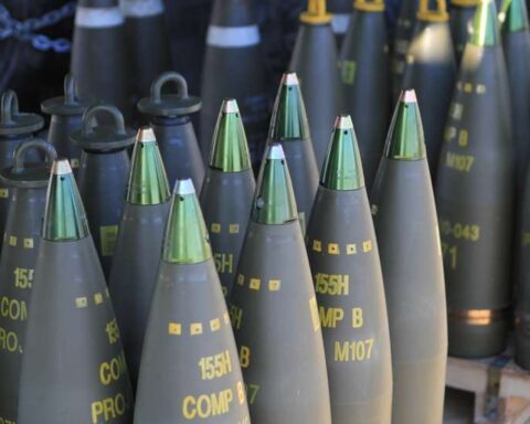 Велика Британія суттєво збільшує виробництво 155-мм артилерійських снарядів​