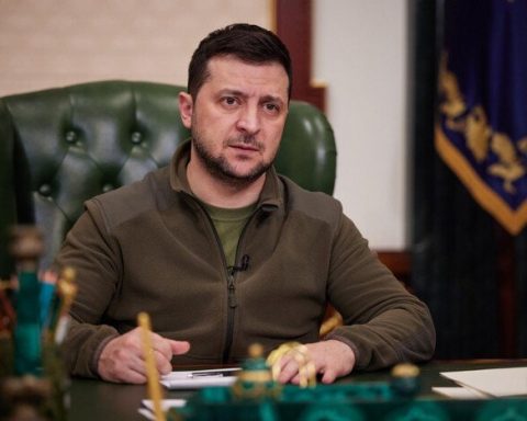 Зеленський вважає вимогу РФ щодо російської мови політичним тиском