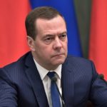 Медведєв вимагає компенсацію землею, Кремль відповідає новими погрозами
