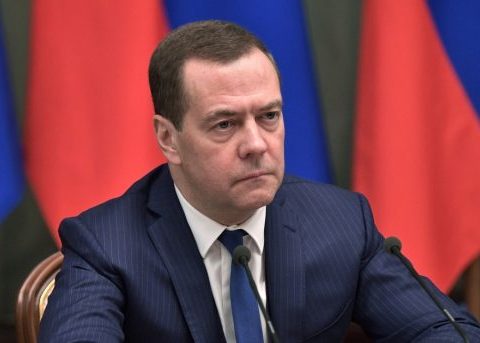 Медведєв вимагає компенсацію землею, Кремль відповідає новими погрозами