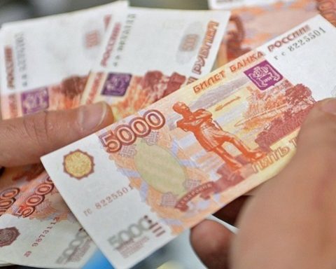 Підвищення окладів держслужбовців у Росії створює ризики поглиблення нерівності доходів