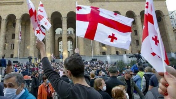 Протести в Тбілісі: громадяни вимагають збереження європейського курсу та безвізу з ЄС
