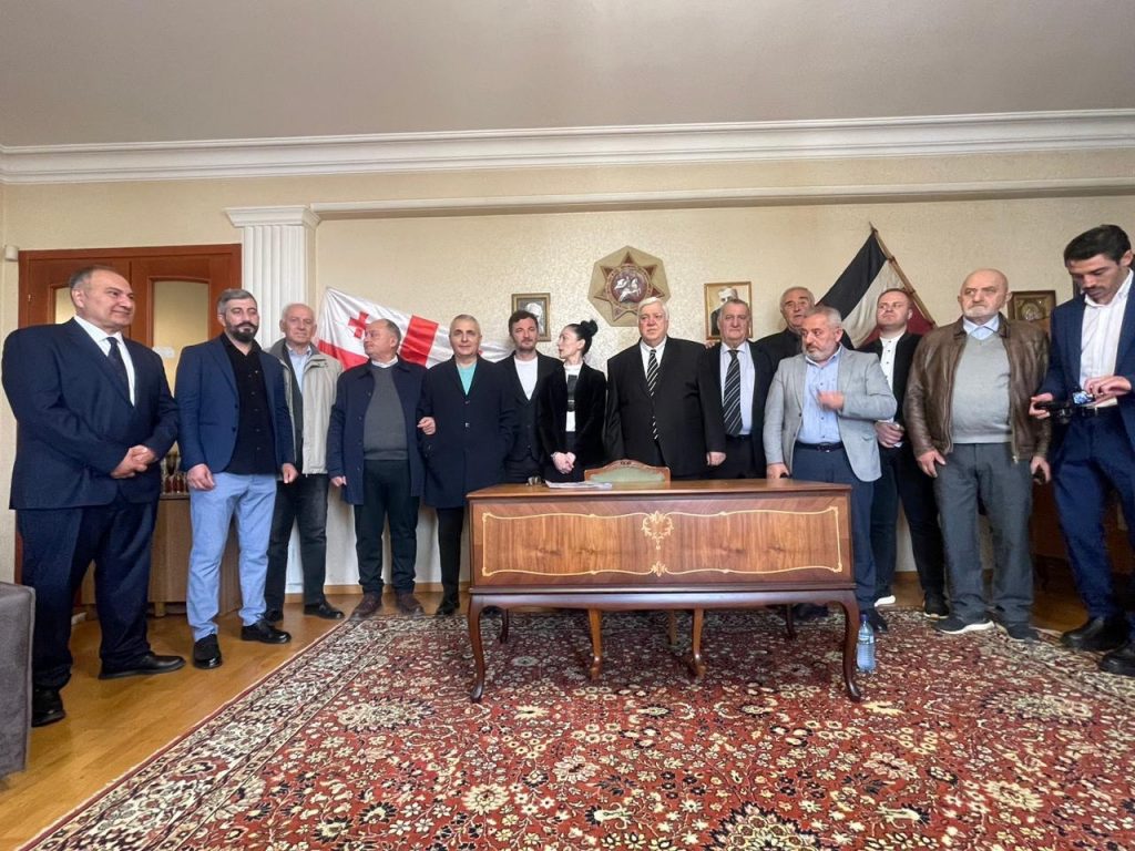 Політична криза в Грузії поглиблюється через втрату довіри до влади та опозиції