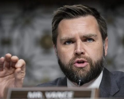 Сенатор США Джей Ді Венс закликав до мирних переговорів між Україною та Росією