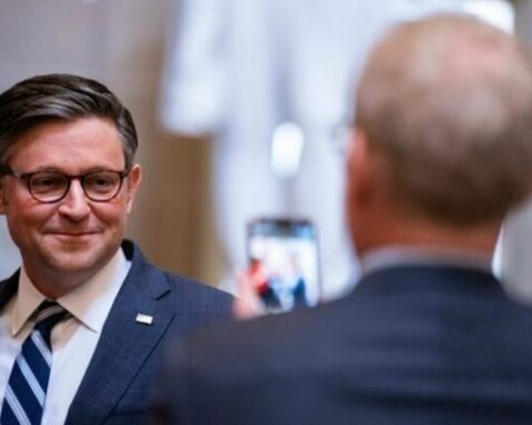 Спікер Джонсон попередив про можливий рекордно тривалий шатдаун у США