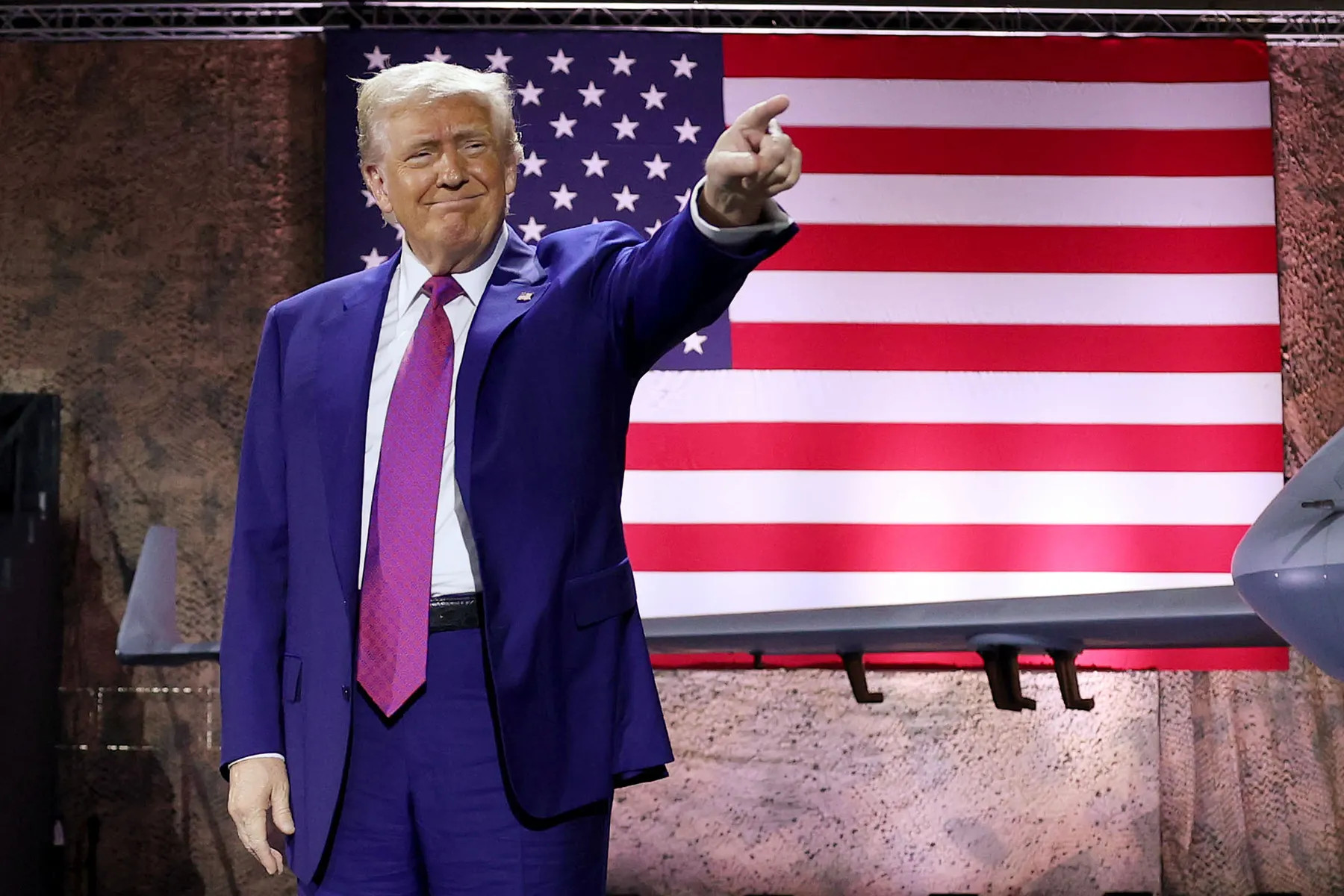 Трамп стверджує, що США надали Україні всю зброю
