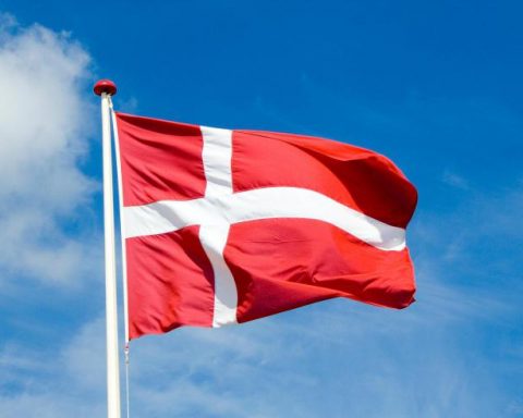 Данія розглядає способи обійти вето Угорщини щодо підтримки України в ЄС