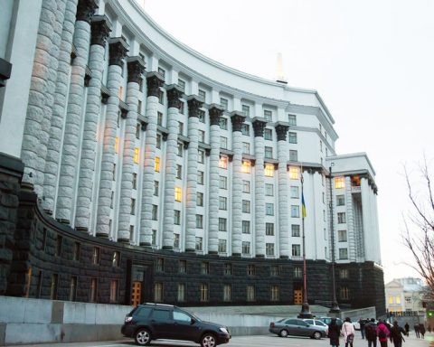 Корупційний скандал в уряді загрожує допомозі Заходу та євроінтеграції