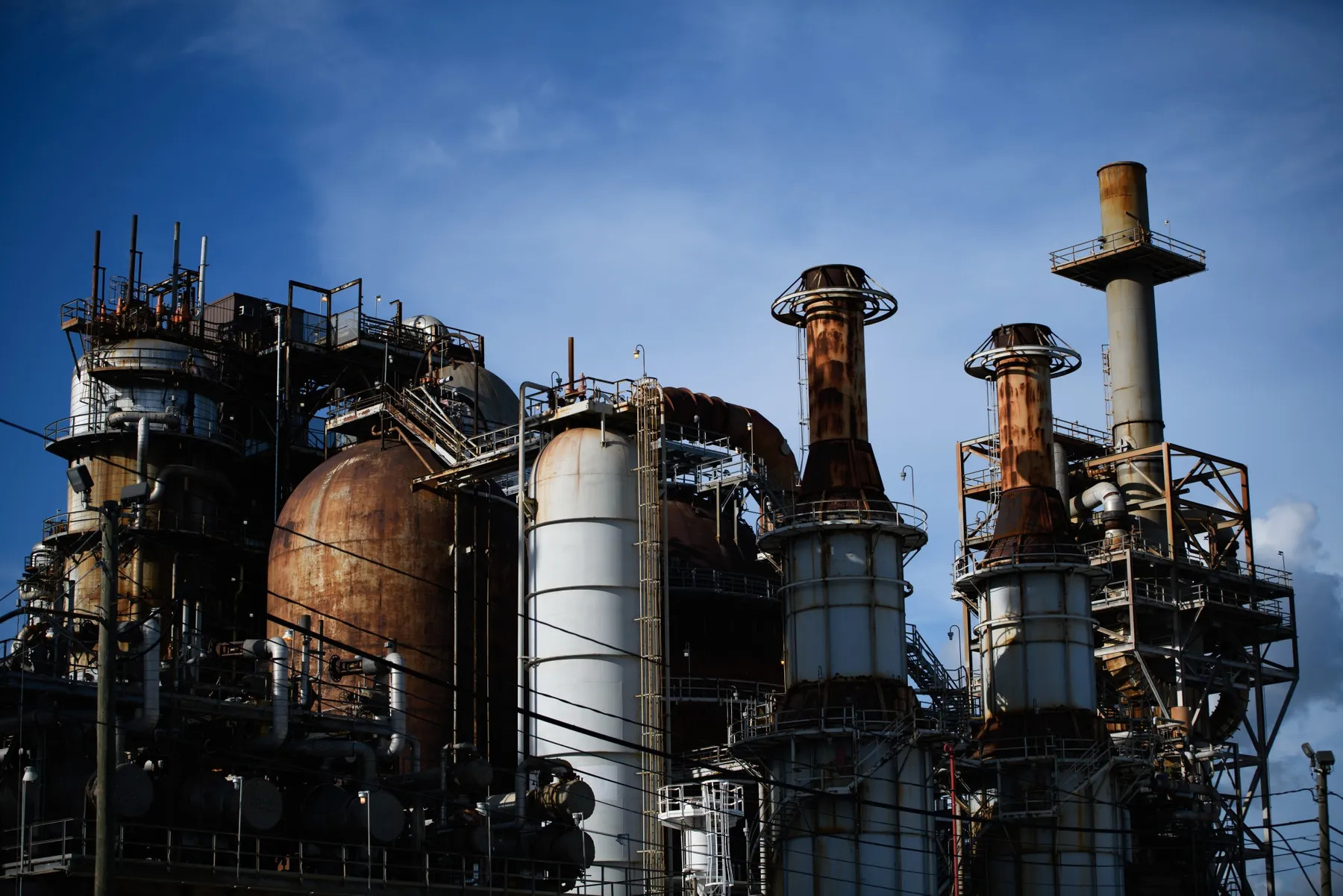 Російська нафта продовжує постачатися, попри санкції нафтогазового ринку