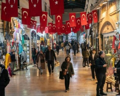 ЄС і Туреччина підписали угоду про біженців з новим фінансуванням і контролем кордонів