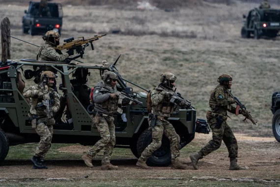 Європа розглядає військову відповідь на агресію Росії