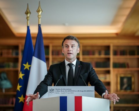 Макрон закликає ЄС заблокувати морські послуги для експорту російської нафти