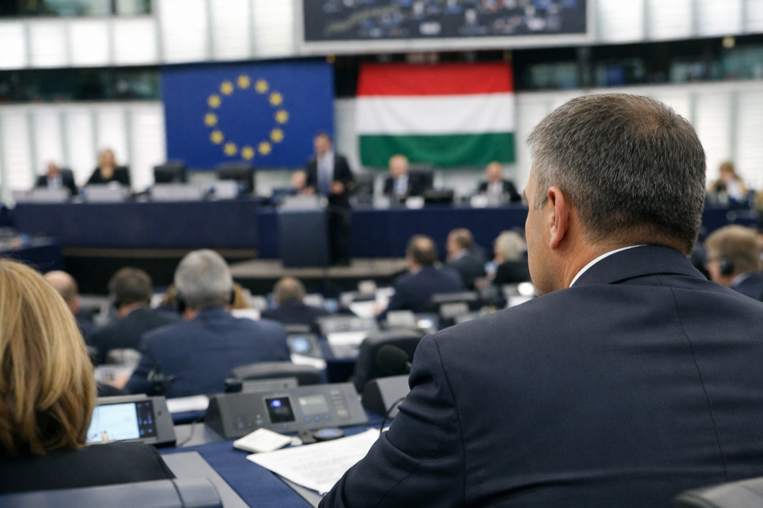 У Європарламенті вимагають санкцій проти Угорщини за конфіскацію українських коштів