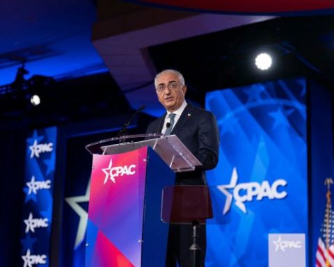 Іранський принц у вигнанні закликав США зупинити переговори з Тегераном