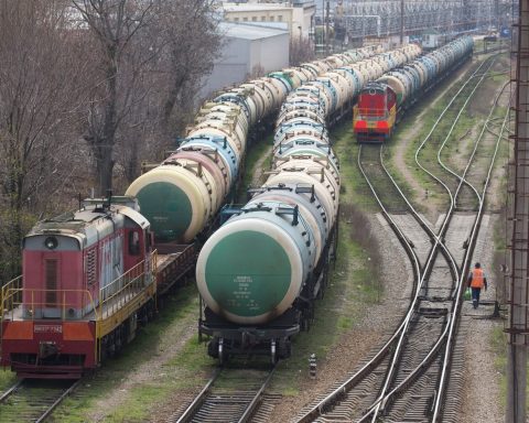 Росія збільшила експорт нафти після послаблення санкцій США