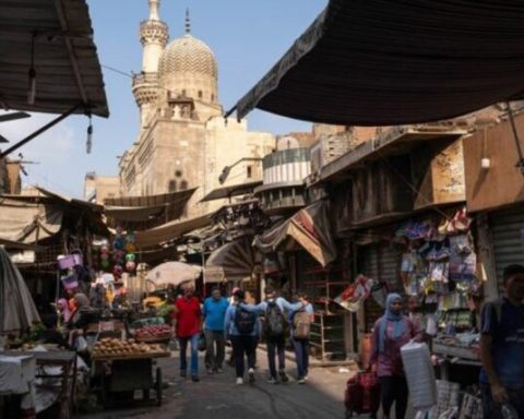 Єгипет складає графіки відключень електроенергії через конфлікт між Іраном та Ізраїлем