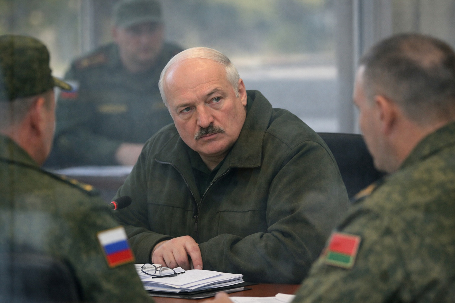 Лукашенко розпочав приховану мобілізацію офіцерів запасу під контролем РФ – ЗМІ