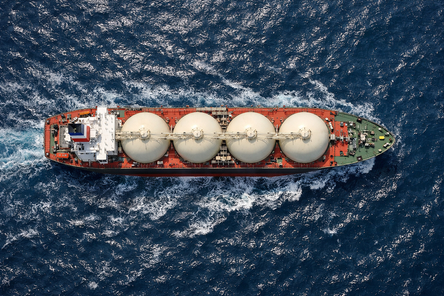 Санкційний російський газовоз з СПГ неконтрольовано дрейфує Середземним морем