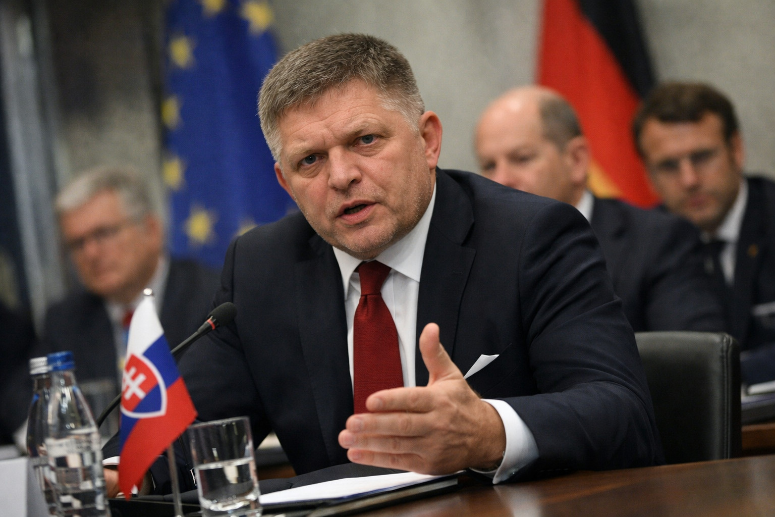 Прем'єр Словаччини Фіцо вимагає зняти санкції з Росії, наближаючись до ізоляції в ЄС