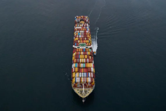 Іран частково відкрив Ормузьку протоку: наслідки для регіону і світових перевезень