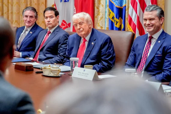 Трамп погрожує зупинити допомогу Україні через блокаду Ормузької протоки