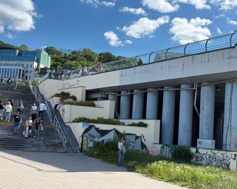 Київ під ногами туристів і киян: графіті, бруд і занедбані набережні. Чому мерія не бачить очевидного?