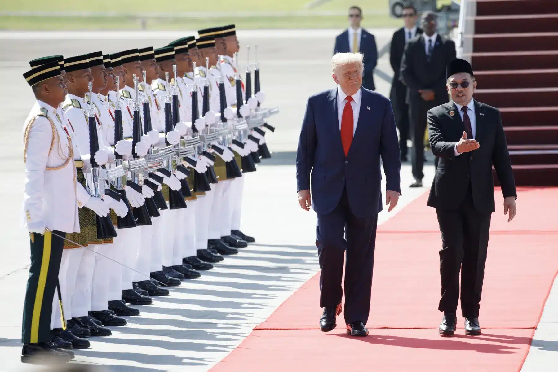 Трамп: світ вимагатиме дій від Зеленського і Путіна для врегулювання ситуації