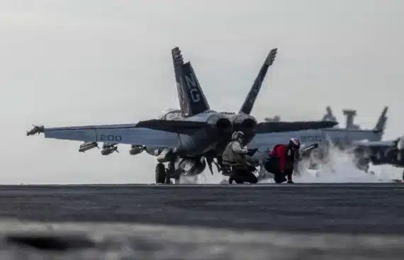 США атакували іранські об'єкти поблизу Ормузької протоки: деталі операції та регіональні реакції